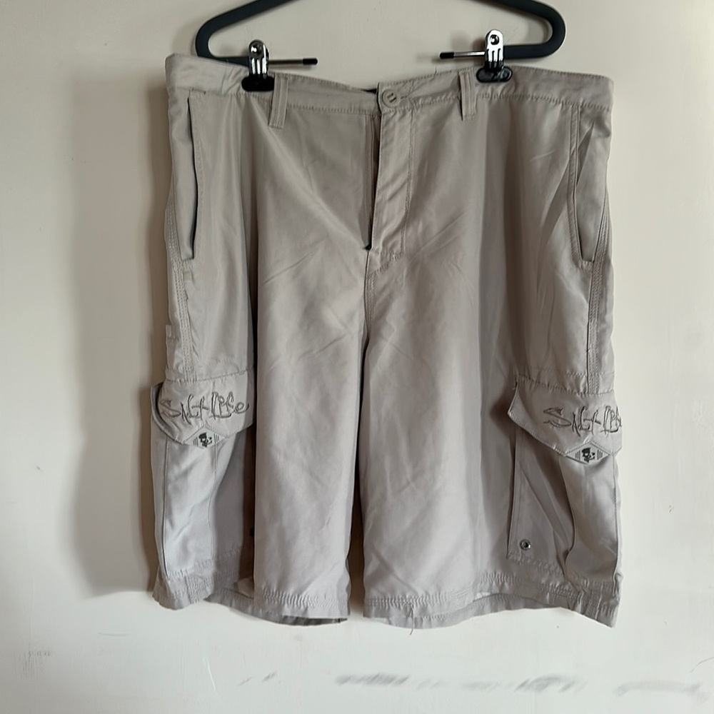 Salt life size 40 shorts